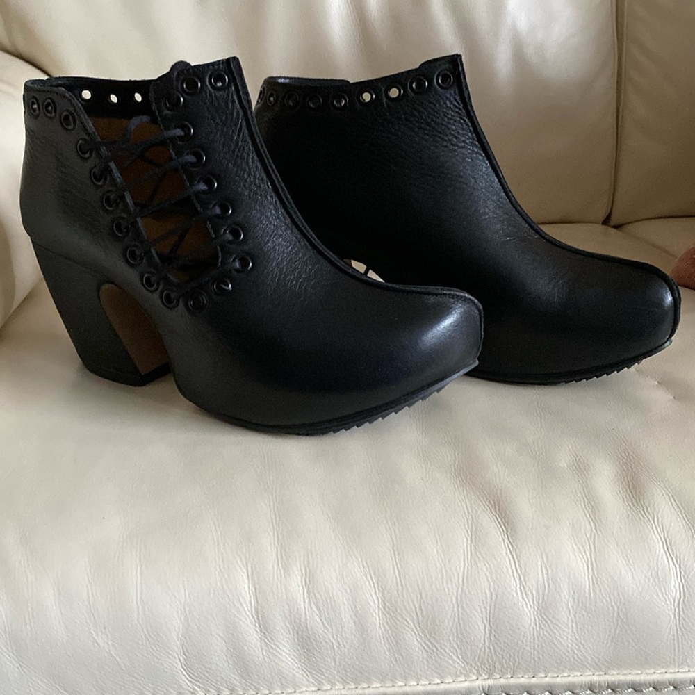 Fluevog Prepare Venturous